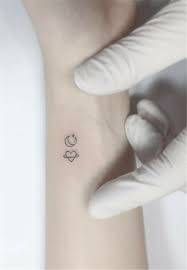 Mini tattoos tetování prstů malé tetování skvělá tetování. 50 Gorgeous Small Wrist Tattoos To Try In 2019 Small Shoulder Tattoos Beautiful Small Tattoos Tattoos