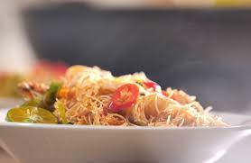 Meaning fried noodles), also known as bakmi goreng, is an indonesian style of often spicy fried noodle dish. Resepi Mee Hoon Goreng Tomato Resepi Merory Sedap Betul
