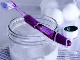 Sostituire un prodotto commerciale con uno fatto in casa potrebbe migliorare lo stato di salute di nostri denti e del. Video Dentifricio Fatto In Casa Autoproduci E Risparmia Con Lucia Cuffaro
