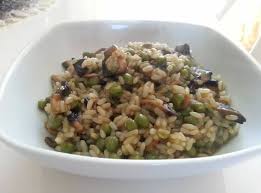 Le crespelle sono preparate con farina integrale e latte, senza burro ed olio, mentre il ripieno è fatto con stracchino e zucchine arrostite. Risotto Con Funghi E Piselli Www Palermoviva It