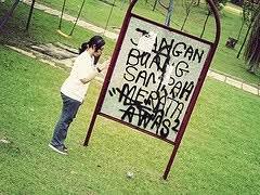 Hal ini kerana, golongan remaja mudah terpengaruh dengan sesuatu gejala atau budaya yang tidak sihat terutamanya gejala vandalisme. Gejala Sosial Vandalisme Punca Punca Dan Kesan Kesan Vandalisme