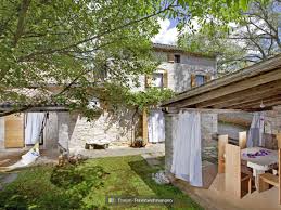 Wirklich Traditionell Das Gemutliche Ferienhaus Una Ist Ein Original Istrisches Steinhaus Dort Konnt Ihr Mit Der Ganzen Famil Steinhaus Ferienhaus Ferien