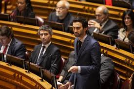 O deputado do ps tiago barbosa ribeiro recorreu hoje à ironia para defender que a crise provocada pela pandemia. Tiago Barbosa Ribeiro Eleito Presidente Do Ps Porto Com 787 Votos Portugal Sabado