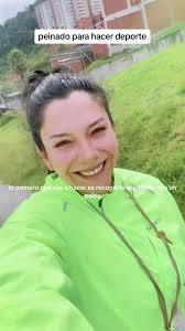 Buenos días, Tiktok! Espero que te sirva este consejo! Y tú cómo le llamas  al objeto con que amarras tu cabello? #actriz #miercoles #tiktok  #mayracouto #afhs #tvperu #americatv #manizales #colombia ...