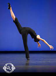Demystifying Classical Chinese Dance Chuai Yan In Chinese Chuai Yan Means To Kick The Swallow But Rest Assured No Animals Are Harmed Dur Da Vinci Tricot