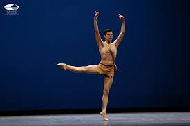 He won the youth america grand prix prize for his age category.1 in april 2017 he won the 3rd edition of the portuguese tv show got talent portugal getting a golden buzzer on every act he made. Jovem Leiriense Vence A Maior Competicao De Ballet Da China Til Magazine