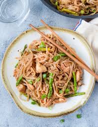 Chicken Asparagus Stir Fry Rice Noodles Easy Peasy Meals Recipe Chicken Asparagus Quick Stir Fry Recipes Asparagus Stir Fry