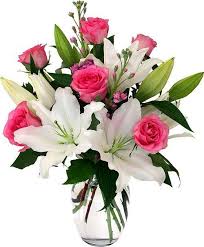 As creatives, we love working with print and patterns—and designing patterns for use in fashion and home decor fabrics offers glorious opportunity for expanding your marketable skillset and establishing a new creative hobby. The Pattern Arrangement Is All Even Around The Whole Arrangement And Evenly Separated Flower Vase Arrangements Rose Arrangements Valentine Flower Arrangements