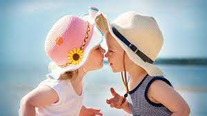 L'amour c'est quand une vieille femme et un vieil homme sont encore amis, même quand ils se connaissent bien. Premier Amour A La Maternelle A Quel Age Peut On Parler D Amour Magicmaman Com