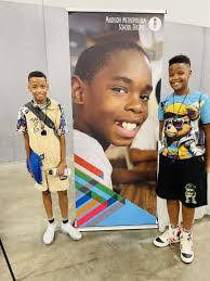 Sarah Clemons's Instagram, Twitter & Facebook