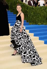 Daisy doesn't have any social media accounts here or anywhere. Daisy Ridley In Oscar De La Renta For Met Gala 2017 Popsugar Fashion