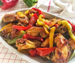 Questa sera ho trovato nel frigo 5 pomodori ramati piuttosto maturi, troppo maturi! Pollo Ai Peperoni Cotto In Padella Di Benedetta Ricette Pollo Ai Peperoni Pollo In Padella
