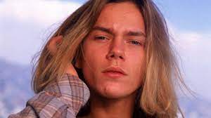 The director, best known for his 1988 thriller the vanishing, was shooting a movie called dark blood. Arte Doku Uber River Phoenix Steh Mir Bei Medien Sz De