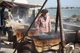 Fumage De Poissons A L Ancienne A Concarneau Finistere Bretagne Louis Bourdon Finistere Fouesnant Bretagne