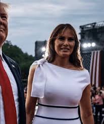 Bizarre Video Surfaces Of Melania Looking Weird During Trump S Parade Botched Plastic Surgery Plastic Surgery Trump