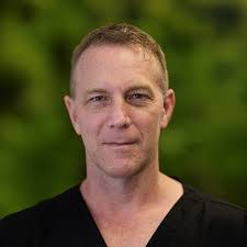 Wade Foster's Instagram, Twitter & Facebook