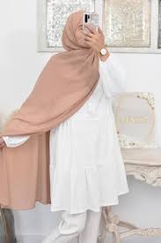 This hijab is made with premium chiffon, that won't slide off, with a hint of shimmer. Maxi Hijab Large Hijab Chiffon Main Veil Hijab Crepe Hijab 180cm