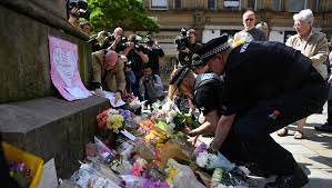Flowers of manchester | a tribute to the victims of the munich air disaster. What Happened In Manchester Timeline Of The Ariana Grande Concert Attack