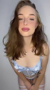 I'm 18 and really horny rn - Rosy's fiery desire