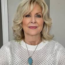 Janet Hanner's Instagram, Twitter & Facebook