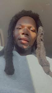 How do women feel about men's expectations of financial support in  relationships?