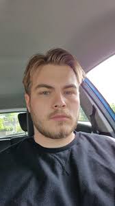 22M He escuchado que me parezco al Leo DiCaprio joven, pero no lo creo. :  r/Doppleganger