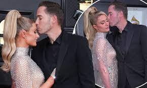 Grammys 2022: Paris Hilton puts on a PDA-packed display with her husband  Carter Reum | Daily Mail Online