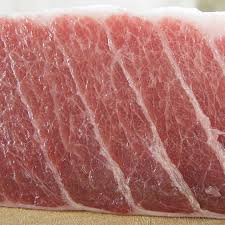 Una piccola parte, che corrisponde alla zona addominale del pesce, separata manualmente dal resto delle carni, che sorprende per la straordinaria. Ventresca Di Tonno Rosso Fresco Cod 6559