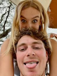 Two kiwi's looking for a room or space to rent for winter and next  summer!** My partner Andrew (30) and I (29) are trading the ocean for the  mountains for winter and