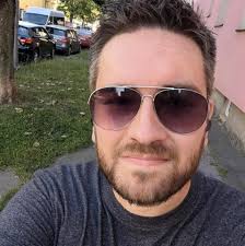 Celý svět se loučí s Ozzym. Na CNN Prima News právě probíhá speciální  vysílání. [Stanley]