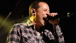 Vokalis band linkin park, chester bennington, dikabarkan meninggal gantung diri. Vokalis Linkin Park Ditemukan Tewas Diduga Gantung Diri Global Liputan6 Com