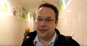 Maybe you would like to learn more about one of these? Karacsonyi Mesekkel Csaltak Mosolyt A Bethesda Gyermekkorhaz Betegeinek Arcara A Kossuth Radio Munkatarsai Ripost