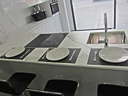 El equipo de as fogatas se encargó de diseñar e instalar esta cocina, amueblada con el modelo alpina, de xey, en rojo brillante. Foto Cocinas Xey Malaga De Xey Malaga Estudio R Berlanga 1014976 Habitissimo