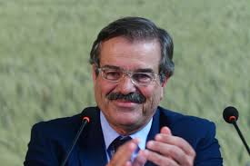 Ministro Uriarte se comprometió a ser “servidor” del país