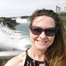 Kim Tolbert's Instagram, Twitter & Facebook