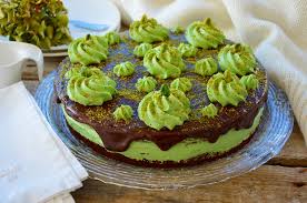 Mettete il gelato ad ammorbidire fuori dal freezer: Torta Cioccolato E Pistacchio Il Gatto Pasticcione