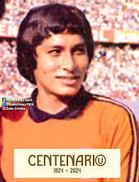 UnDíaComoHoy en 1952. Nace Eusebio Acasuzo, arquero del Club Universitario  de Deportes (1977