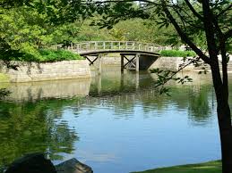 Der mithilfe von hasselts japanischer partnerstadt itami entstandene garten ist seit 1992 mit seinen 2,5 ha der. Datei Hasselt Japanischer Garten Brucke 20060906 Jpg Wikipedia