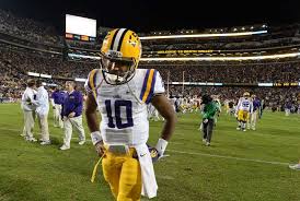 Advocate Staff Photo By Travis Spradling Lsu Quarterback Anthony Jennings 10 Walks Off In Dejection After His Last Pass Lsu Lsu Football Lsu Quarterback