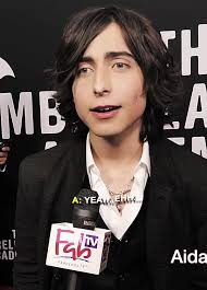 Are u dating with Nat? #aidangallagher #aidangallagherofficial  #aidanrgallagher #fyp