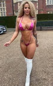 Tyffany Santos zeigt ihren sexy Körper am liebsten nackt! - DailyBase.com -  DE