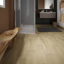 Retrouvez chez leroy merlin notre sélection de 156 produits, au prix le plus juste, sur un large choix de marques et de références, disponibles en magasin ou livrés rapidement à votre domicile. Carrelage Sol Et Mur Intenso Effet Bois Beige Clair Helsinka L 20 X L 60 Cm Fras Leroy Merlin