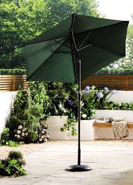 A mesh surround stops bits falling out an burning your patio and there's even a handy log store for keeping all your freshly chopped fire wood neat and tidy. Aldi S New Garden Collection Includes A Fire Pit Www 98fm Com