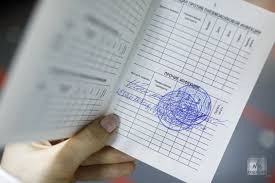 Продажа фальшивых сертификатов ведётся настолько активно, что продавцы в буквальном смысле борются за клиентов, предлагая некоторые торговцы предлагают купить сертификат, проведённый через официальный реестр граждан, получивших прививку от коронавируса. Vuzam Udmurtii Rekomendovali Aktivno Vakcinirovat Sotrudnikov Ot Covid 19 Ia Regnum