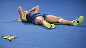 Caroline wozniacki and simona halep pose ahead of the women's final. Australian Open Caroline Wozniacki Besiegt Simona Halep