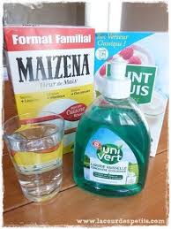 Un Kit A Bulles De Savon Geantes Fait Maison La Cour Des Petits Recette Bulles De Savon Bulle De Savon Savon Fait Maison