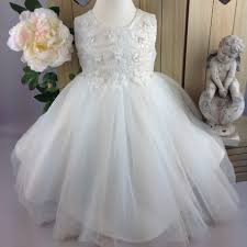 Robe de bebe bapteme blanche, beau rendu, elle se portera à merveille pour des évènements tels que mariage, bapteme,.le carrefour des ceremonies vous la propose à un prix doux, bon rapport. Robe Ceremonie Bebe Fille Tulle Pour Bapteme Mariage Cortege Rbk3101