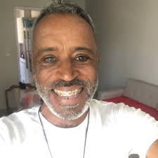 Sou desse time do “sumo “ Meu jeito sei lá. Sozinho acho que eu foco melhor  na solução. 🙃