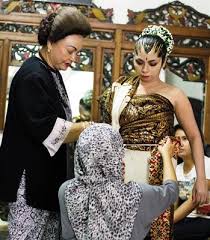 Paes sanggul sasak yogya / paes sanggul sasak yogya :. Perias Pengantin Tienuk Rifki Maestro Tata Rias Dari Yogyakarta