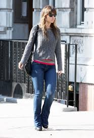 Olivia Wilde Candid In Jeans Hawtcelebs Olivia wilde & jason sudeikis seen first time since second baby daisy born one week ago.